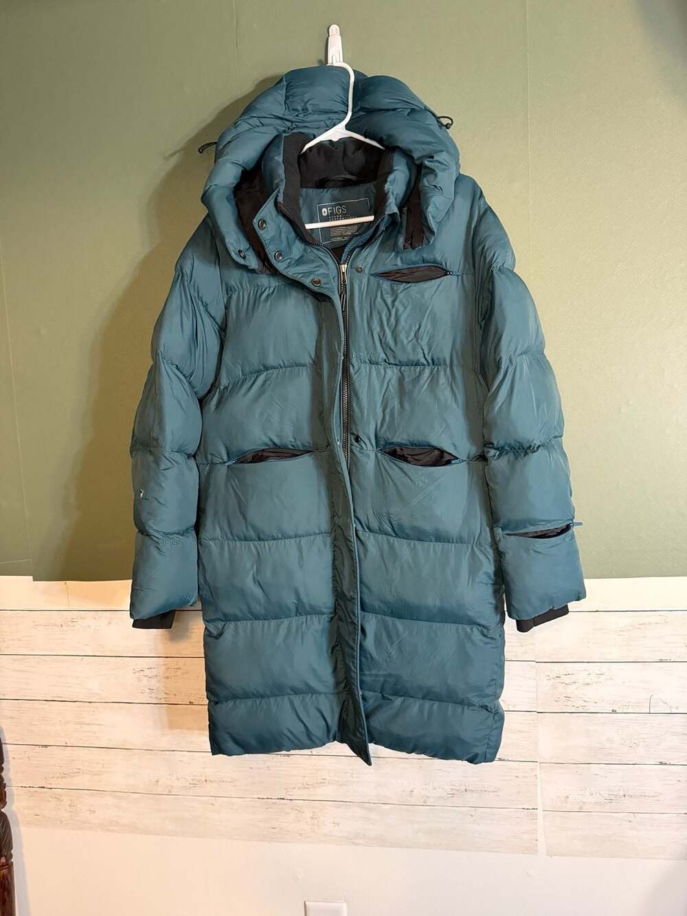 FIGS Technical Performance Outerwear Green Long Puffer Jacket Size S